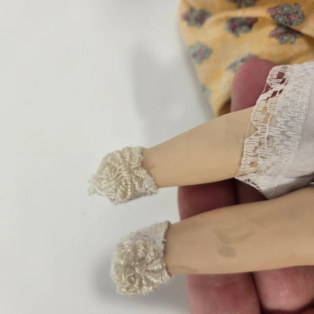 Les Poupees de Mado Porcelain Doll Articulated Yellow Floral Dress Straw Hat Box